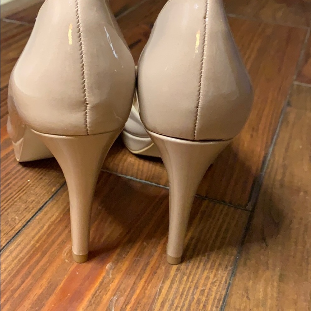 Tahari nude platform heels 8 - Picture 4 of 8